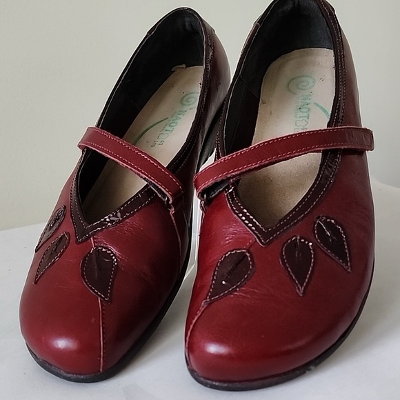 Naot Nau Mai Red Leather Floral Mary Jane's Velcro Comfort Shoes US7.5/8 EU38 - Picture 1 of 6